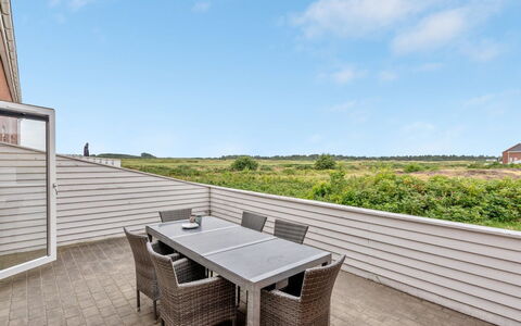Anke - 500M from the Sea: Meubilair, Interieur Ontwerp, Stoel, Flooring, Tafel, Toevlucht, Verdieping, Plafond, Kamer, Eco Hotel