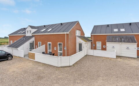 Anke - 500M from the Sea: Meubilair, Interieur Ontwerp, Stoel, Flooring, Tafel, Toevlucht, Verdieping, Plafond, Kamer, Eco Hotel