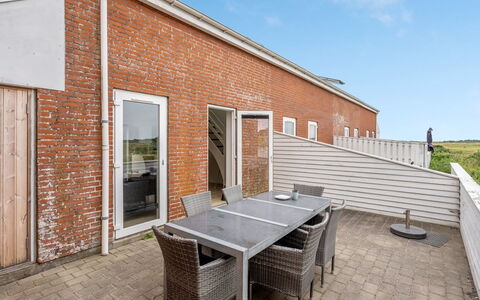 Anke - 500M from the Sea: Meubilair, Interieur Ontwerp, Stoel, Flooring, Tafel, Toevlucht, Verdieping, Plafond, Kamer, Eco Hotel
