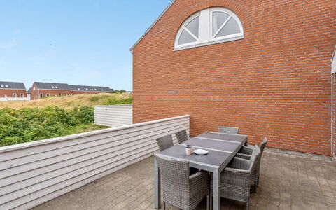 Anke - 500M from the Sea: Meubilair, Interieur Ontwerp, Stoel, Flooring, Tafel, Toevlucht, Verdieping, Plafond, Kamer, Eco Hotel