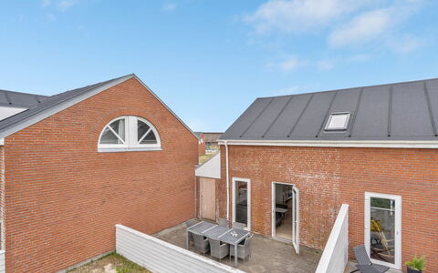 Anke - 500M from the Sea: Meubilair, Interieur Ontwerp, Stoel, Flooring, Tafel, Toevlucht, Verdieping, Plafond, Kamer, Eco Hotel