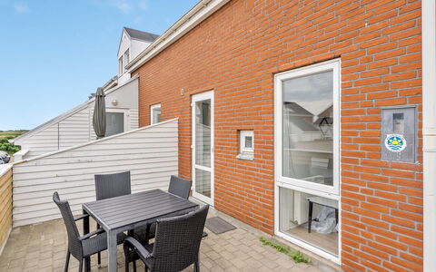 Anke - 500M from the Sea: Meubilair, Interieur Ontwerp, Stoel, Flooring, Tafel, Toevlucht, Verdieping, Plafond, Kamer, Eco Hotel