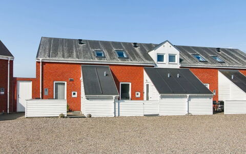 Maarit - 2.3Km from the Sea: Dak, Siding, Daylighting