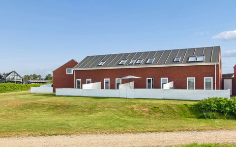 Maarit - 2.3Km from the Sea: Gras, Facade, Dak, Huis, Land Lot, Plain, Gazon, Verblijf, Helling, Landgoed