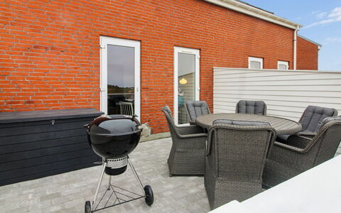 Maarit - 2.3Km from the Sea: Appartement, Schaduw, Balkon, Stoel, Hek, Buitenmeubels, Aluminium, Kunstgras