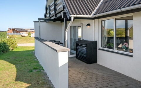 Aleksandar - 500M from the Sea: Schaduw, Toevlucht, Tuin, Eco Hotel, Buitenmeubels, Gazon, Stoel, Backyard, Landscaping, Hacienda