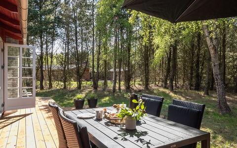 Epiphania - 900M from the Sea: Meubilair, Hout, Buitenmeubels, Tafel, Stoel, Buitentafel, Keuken En Eettafel, Tuin, Schaduw