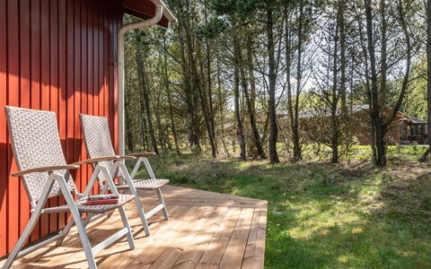 Epiphania - 900M from the Sea: Hout, Meubilair, Buitenmeubels, Stoel, Klapstoel, Land Lot, Tuin, Backyard, Hardwood, Beits