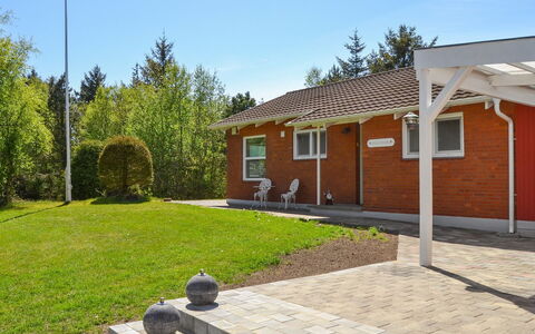 Gwen - 2.7Km from the Sea: Huis, Woongebied, Dak, Huis, Struik, Verblijf, Land Lot, Tuin, Gazon, Siding