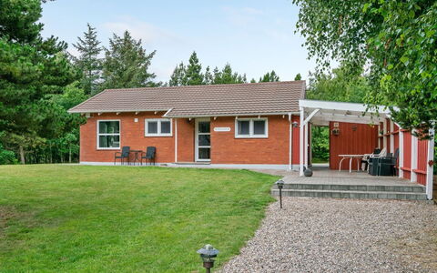 Gwen - 2.7Km from the Sea: Gras, Gebouw, Huis, Dak, Huis, Verblijf, Struik, Woongebied, Land Lot