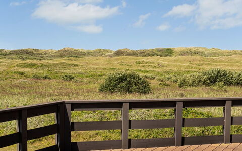 Helfrida - 350M from the Sea: Verblijf, Huis, Huis, Dak, Veranda, Landgoed, Siding, Garden Gebouwen, Boerderij, Werf