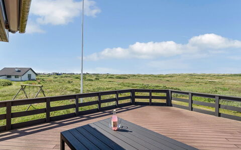 Helfrida - 350M from the Sea: Verblijf, Huis, Huis, Dak, Veranda, Landgoed, Siding, Garden Gebouwen, Boerderij, Werf
