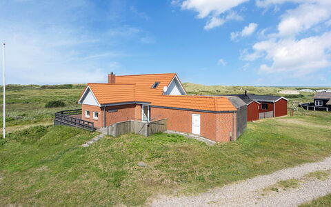 Helfrida - 350M from the Sea: Verblijf, Huis, Huis, Dak, Veranda, Landgoed, Siding, Garden Gebouwen, Boerderij, Werf