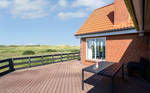 Helfrida - 350M from the Sea: Verblijf, Huis, Huis, Dak, Veranda, Landgoed, Siding, Garden Gebouwen, Boerderij, Werf