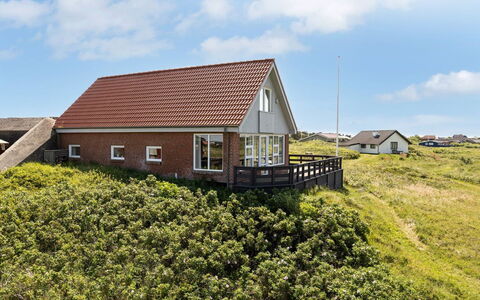 Helfrida - 350M from the Sea: Verblijf, Huis, Huis, Dak, Veranda, Landgoed, Siding, Garden Gebouwen, Boerderij, Werf