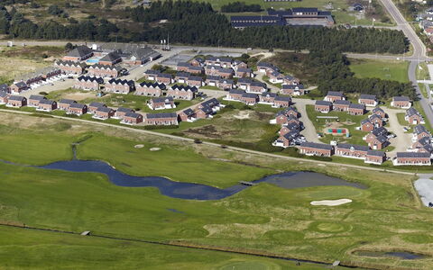 Lotte - 2.3Km from the Sea: Gras, Huis, Dak, Huis, Verblijf, Struik, Land Lot, Landelijk Gebied, Boerderij, Groundcover