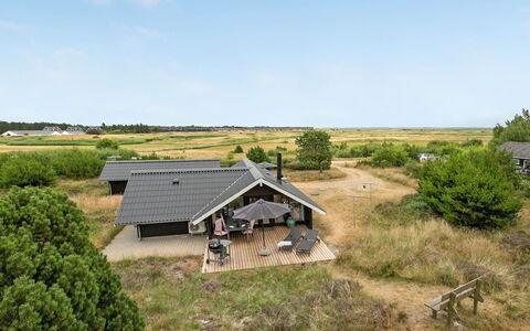 Torbjörn - 1.1Km from the Sea: Gras, Huis, Dak, Huis, Verblijf, Struik, Land Lot, Landelijk Gebied, Boerderij, Groundcover