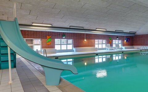 Palni - 2.3Km from the Sea: Zwembad, Samengesteld Materiaal, Toevlucht, Recreatiecentrum, Hotel, Daylighting, Tegel, Thermae, Lichte Inrichting