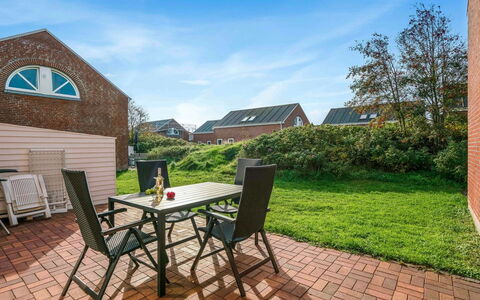 Palni - 2.3Km from the Sea: Gras, Struik, Meubilair, Land Lot, Huis, Steen, Tuin, Buitenmeubels, Groundcover, Gazon