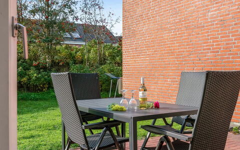 Palni - 2.3Km from the Sea: Meubilair, Buitenmeubels, Tafel, Stoel, Buitentafel, Keuken En Eettafel, Patio, Koffietafel, Eetkamer, Beits