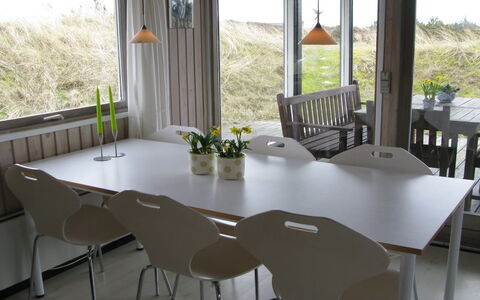 Elsa - 700M from the Sea: Meubilair, Tafel, Interieur Ontwerp, Hout, Stoel, Eetkamer, Keuken En Eettafel, Flooring, Verdieping, Huis