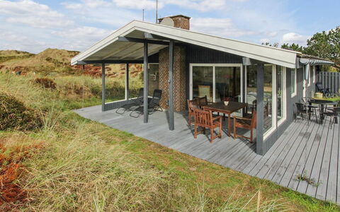 Elsa - 700M from the Sea: Dak, Huis, Huis, Verblijf, Siding, Veranda, Landgoed, Boerderij, Garden Gebouwen, Werf