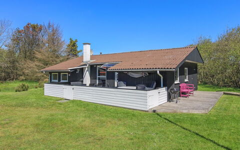 Solborg - 400M from the Sea: Verblijf, Tuin, Siding, Garden Gebouwen, Schaduw, Werf, Backyard, Gazon, Boerderij, Landscaping