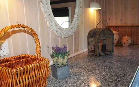Maureen - 10.5Km from the Sea: Natuurlijk Materiaal, Kamerplant, Bloempot, Mand, Countertop, Keuken