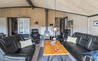 Maureen - 10.5Km from the Sea