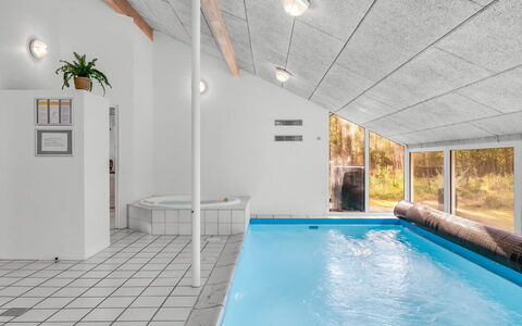 Jensen - 700M to the Fjord: Plafond, Zolder, Daylighting, Ontwerp, Zolder, Straal, Hotel, Toevlucht, Zwembad