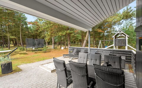 Jensen - 700M to the Fjord: Hout, Veranda, Huis, Schaduw, Dek, Hardwood, Siding, Plank, Outdoor Structuur, Buitenmeubels