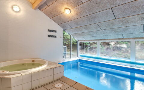 Jensen - 700M to the Fjord: Plafond, Flooring, Verdieping, Interieur Ontwerp, Zwembad, Toevlucht, Zolder, Ontwerp, Tegel, Eco Hotel