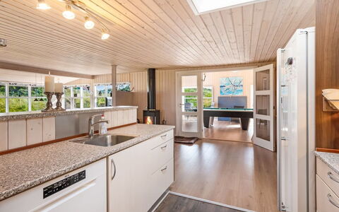 Ottar - 400M from the Sea: Interieur Ontwerp, Flooring, Countertop, Keuken, Hout, Verdieping, Houten Vloer, Plafond, Meubilair, Cabinetry