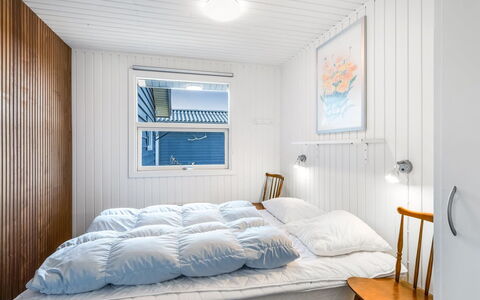 Ottar - 400M from the Sea: Hout, Slaapkamer, Laken, Interieur Ontwerp, Bed, Bedding, Verdieping, Plafond, Linens, Kamer