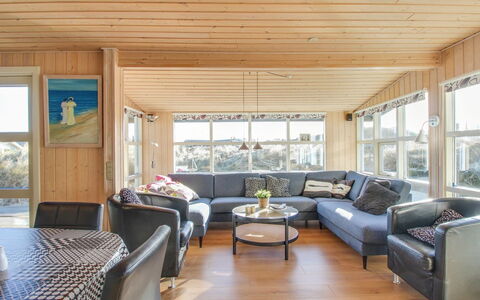 Ottar - 400M from the Sea: Interieur Ontwerp, Meubilair, Hout, Bankstel, Plafond, Verdieping, Flooring, Woonkamer, Kamer, Huis