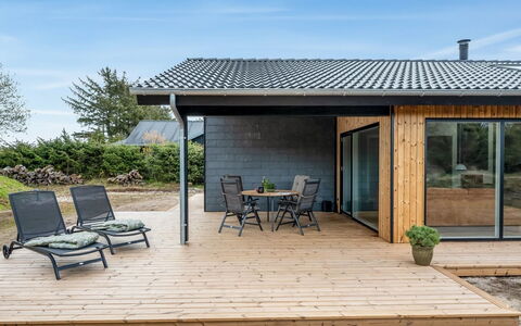 Alena - 1Km from the Sea: Hout, Dak, Huis, Huis, Deur, Verblijf, Siding, Garden Gebouwen, Veranda, Dek