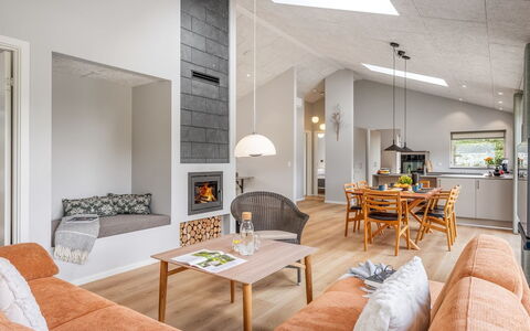 Alena - 1Km from the Sea: Interieur Ontwerp, Meubilair, Flooring, Bankstel, Hout, Plafond, Verdieping, Woonkamer, Kamer, Verlichting