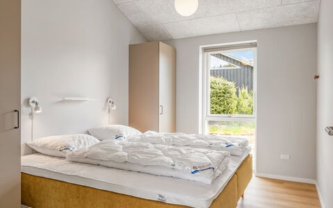 Alena - 1Km from the Sea: Muur, Interieur Ontwerp, Plafond, Flooring, Slaapkamer, Verdieping, Kamer, Bed, Meubilair, Bedding