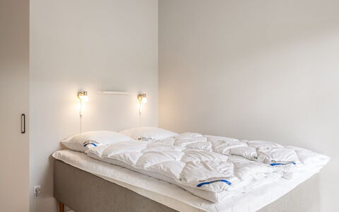 Alena - 1Km from the Sea: Slaapkamer, Bed, Bedding, Laken, Linens, Bed Frame, Verdieping, Plafond, Kamer, Matras