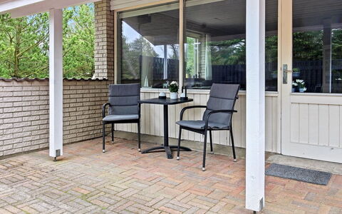 Laurin - 600M from the Sea: Hout, Meubilair, Flooring, Verdieping, Veranda, Interieur Ontwerp, Deur, Stoel, Plafond, Buitenmeubels