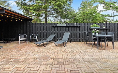 Laurin - 600M from the Sea: Dak, Land Lot, Verblijf, Huis, Landelijk Gebied, Schuur, Siding, Garden Gebouwen, Blokhut, Hut