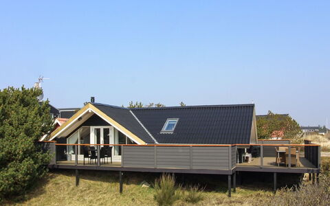 Josie - 200M from the Sea: Gras, Huis, Dak, Huis, Verblijf, Struik, Land Lot, Landelijk Gebied, Boerderij, Groundcover