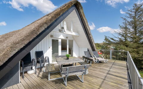 Irlin - 800M from the Sea: Dak, Huis, Land Lot, Huis, Verblijf, Landgoed, Garden Gebouwen, Schaduw, Blokhut, Landscaping