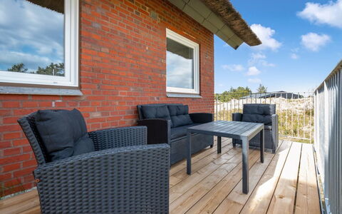 Irlin - 800M from the Sea: Dak, Huis, Land Lot, Huis, Verblijf, Landgoed, Garden Gebouwen, Schaduw, Blokhut, Landscaping