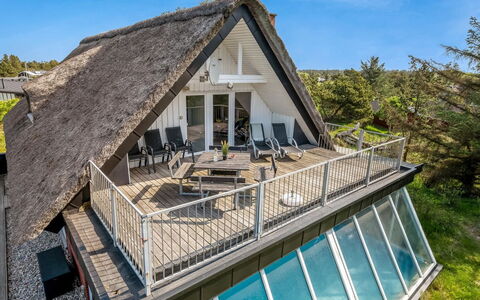 Irlin - 800M from the Sea: Dak, Huis, Land Lot, Huis, Verblijf, Landgoed, Garden Gebouwen, Schaduw, Blokhut, Landscaping