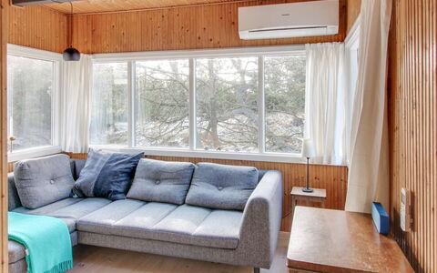 Kanutte - 400M from the Sea: Interieur Ontwerp, Flooring, Hout, Meubilair, Verdieping, Bankstel, Verlichting, Kamer, Plafond, Huis
