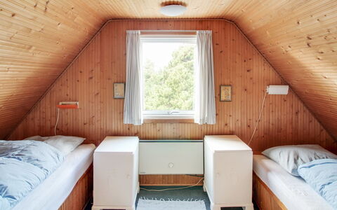 Kanutte - 400M from the Sea: Hout, Slaapkamer, Bed, Huis, Laken, Bedding, Bed Frame, Hardwood, Plafond, Beits