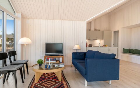 Nanouk - 500M from the Sea: Interieur Ontwerp, Meubilair, Flooring, Verdieping, Bankstel, Hout, Plafond, Woonkamer, Kamer, Lichte Inrichting