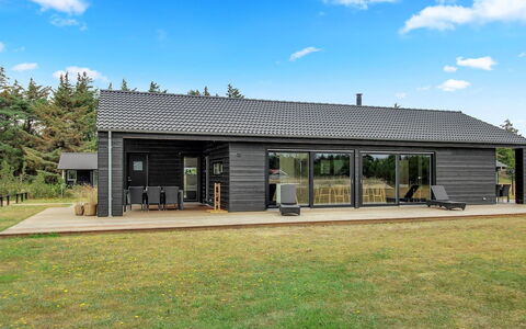 Vasilka - 800M from the Sea: Dak, Huis, Huis, Verblijf, Siding, Landgoed, Oprit, Garden Gebouwen, Werf, Schuur