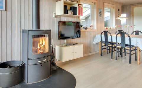 Tuulikki - 1.6Km from the Sea: Dak, Huis, Huis, Verblijf, Siding, Landgoed, Oprit, Garden Gebouwen, Werf, Schuur